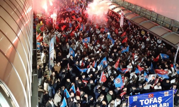 Tofaş’ta zam sevinci sabaha kadar sürdü