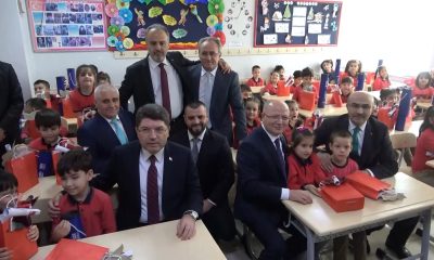 Adalet Bakanı Yılmaz Tunç, Bursa’da karne dağıttı