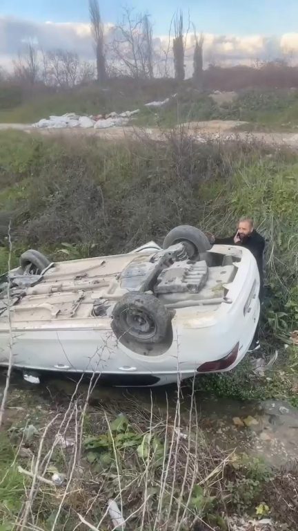 Araçla takla attı, telefonla yakınlarını arayıp espri yaptı