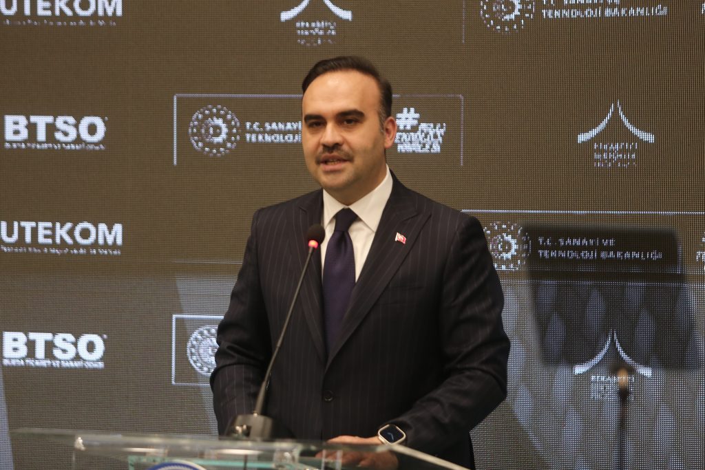 Bakan Kacır: “Togg’un Bursa’ya kurulmasından memnuniyetsiz olan siyasetçiler var”