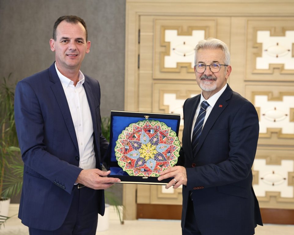 Peja Belediyesi’nde kardeş kent Nilüfer’e ziyaret