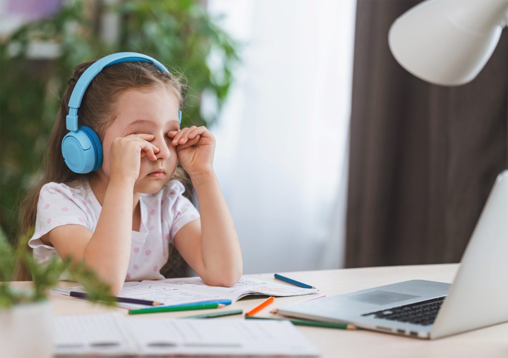 Yarıyıl tatilinde artan sorun: Dijital göz yorgunluğu