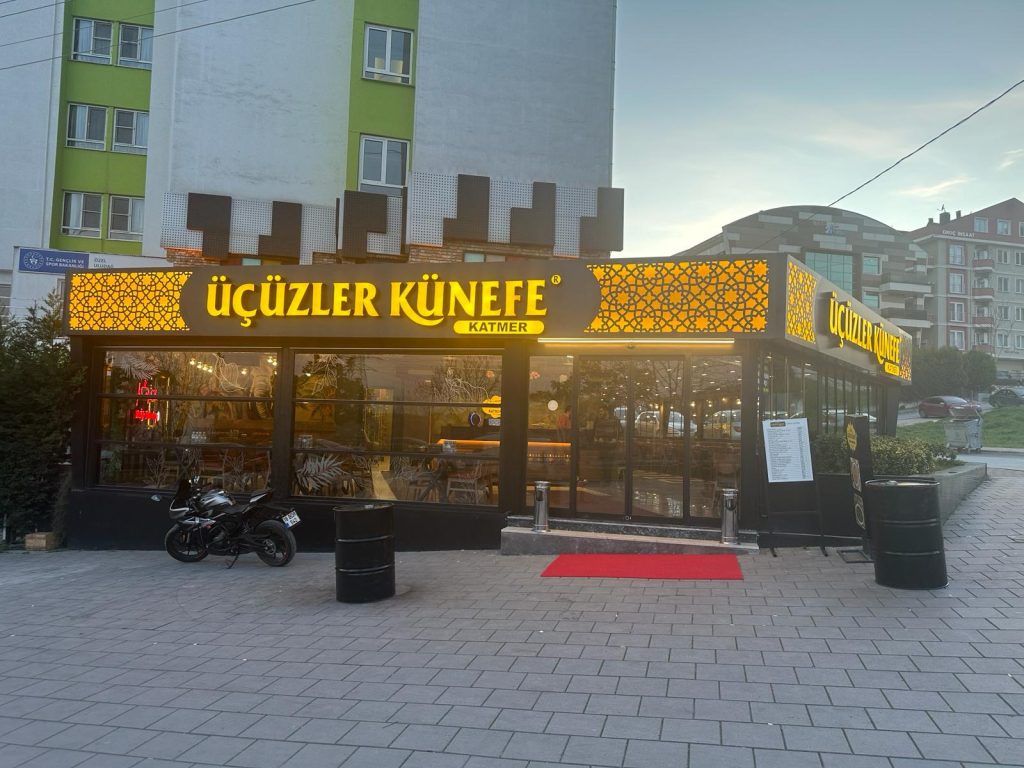 ÜÇÜZLER KÜNEFE, GÖRÜKLE DE.