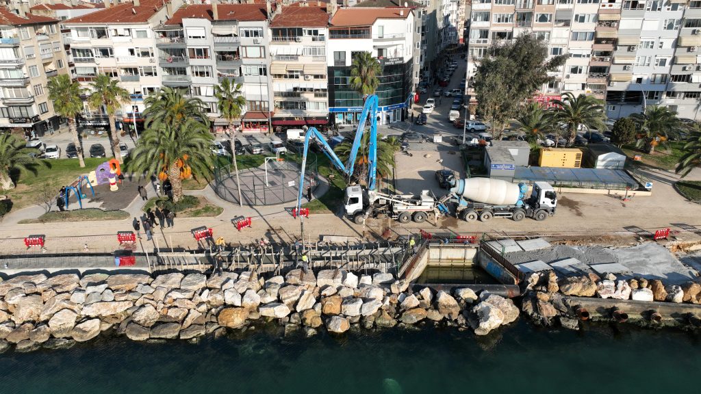 Gemlik’te kıyı koruma çalışmaları hızla sürüyor