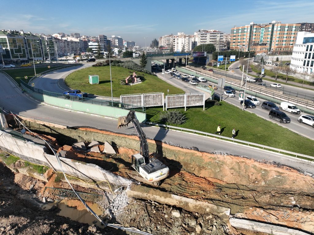Bursa’da göçen yolda çalışma başladı
