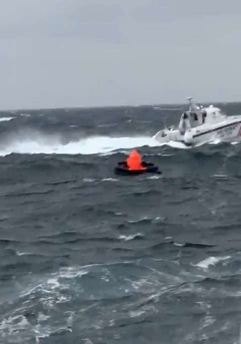 Sahil güvenlik ekipleri batan geminin bulunduğu bölgeyi böyle tarıyor