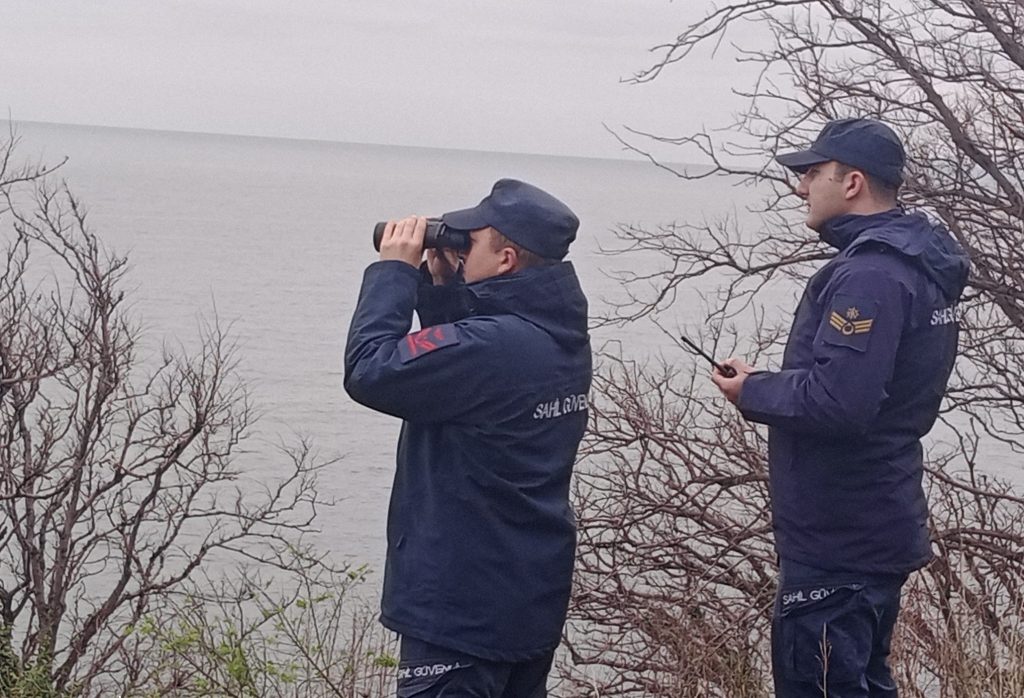 Dalgıçlar kayıp mürettebatı aramak için midye çiftliğine dalış gerçekleştirildi