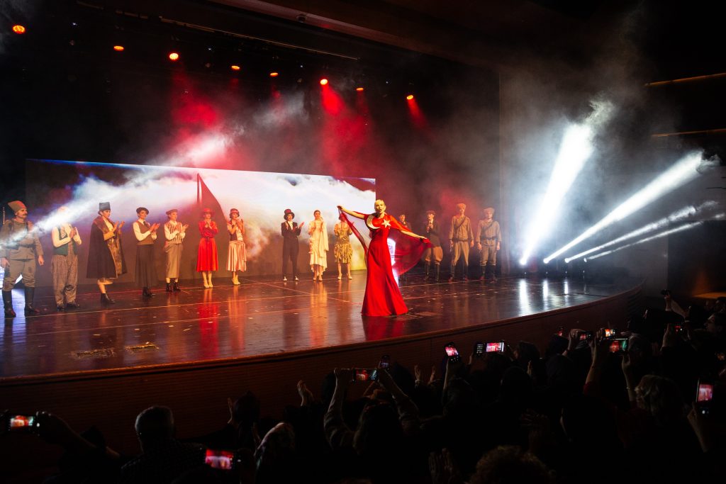 Türk kadınının zarafeti podyumda