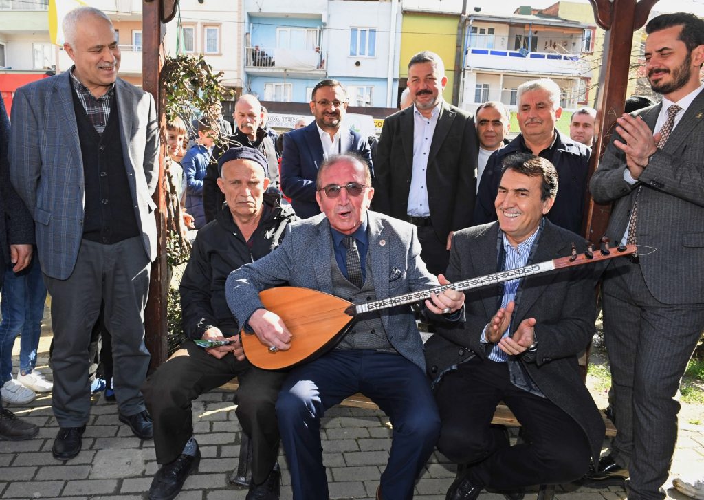 Başkan Mustafa Dündar’a sazlı sözlü karşılama