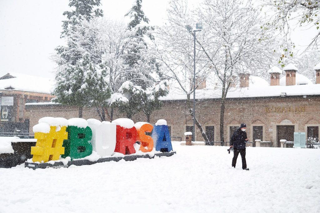 Bursa’ya kar geliyor