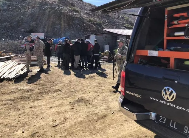 Maden ocağında göçük! Yüreklere su serpen haber geldi