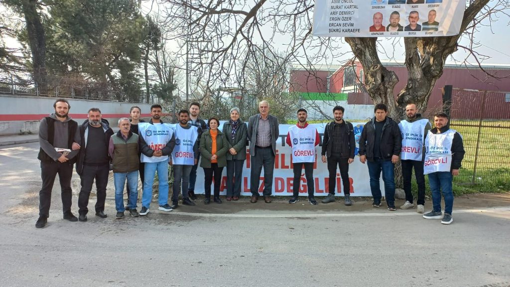 EMEP’in Bursa adayı Selma Gürkan, seçim çalışmalarına eylemdeki işçileri ziyaret ederek başladı