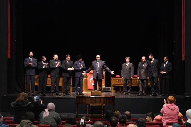 Bursa’da perde İstiklal Marşı için açıldı