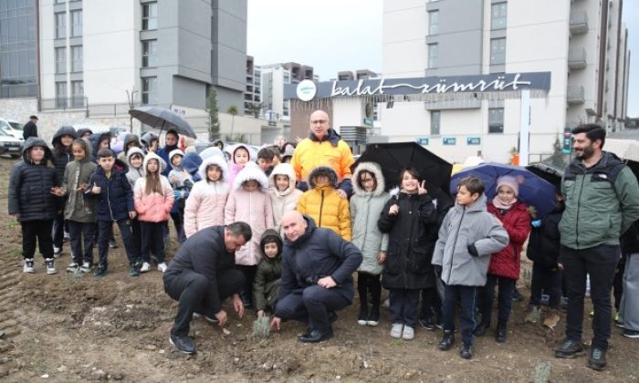 Nilüfer’de çocuklar gelecek için fidan dikti