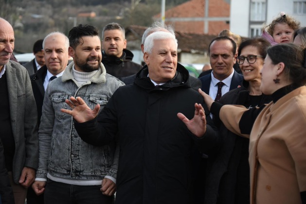 Bozbey’den İnegöl Yeniceköy’e kapalı pazar yeri sözü