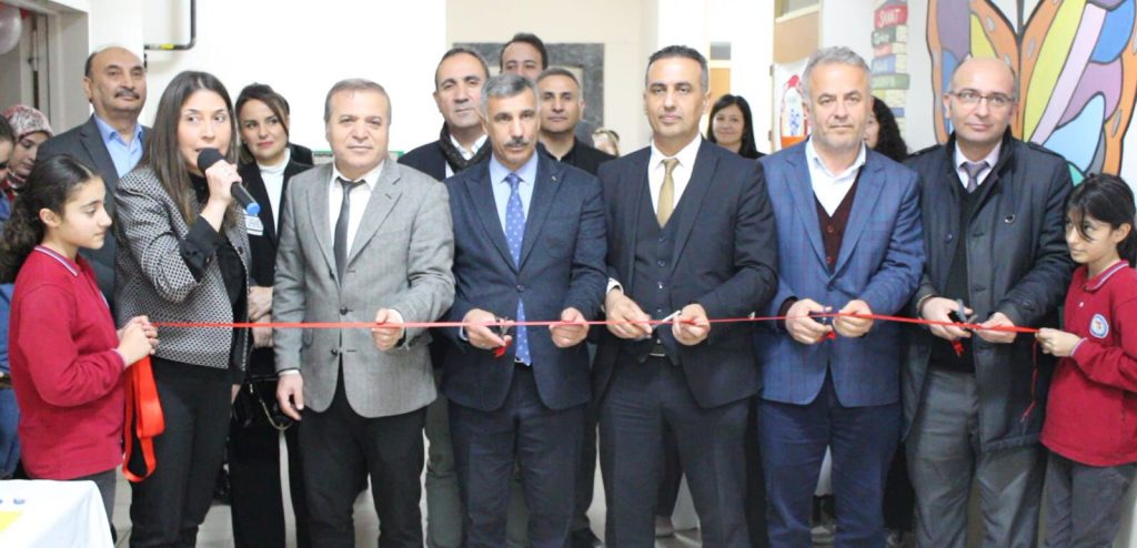 ERDEM BAYAZIT ORTAOKULUNDA “GELENEKSEL YÜZ YÜZE 100 ÇOCUK OYUNLARI MÜZESİ “AÇILIŞI GERÇEKLEŞTİRİLDİ.