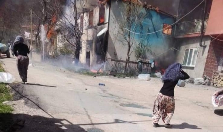 Bursa’da 3 ev alevlere teslim oldu!