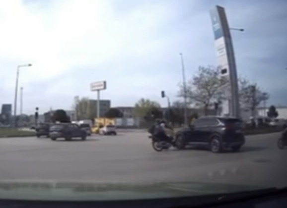 Motosiklet TOGG’a çarptı