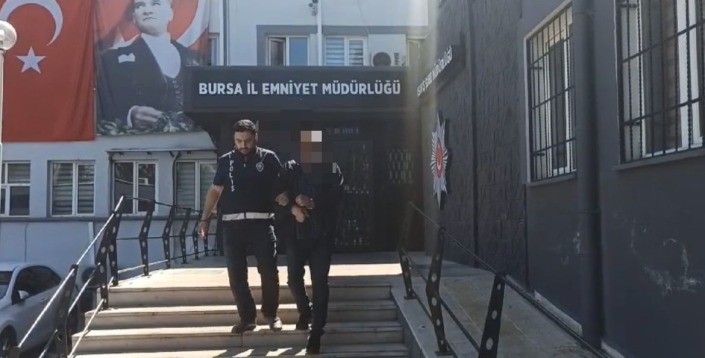 Polis oto hırsızını gökte ararken cezaevinde buldu