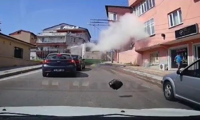 Otobüsün su borusu bomba gibi patladı