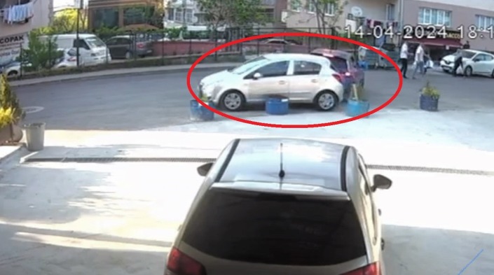 Geri viteste unuttuğu aracıyla kaza yaptı