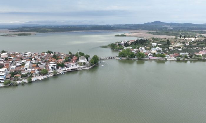 Tarihi ve doğasıyla ünlenen Gölyazı turistleri bekliyor