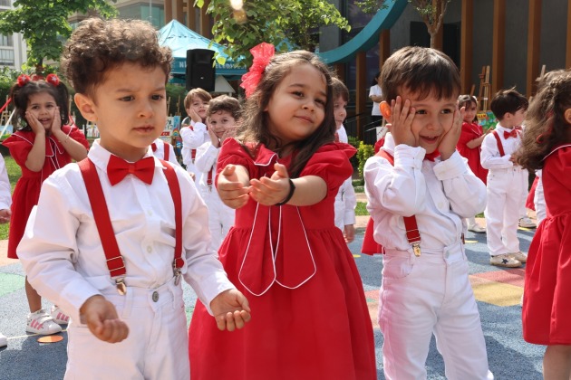 Nilüferli miniklerden renkli gösteriler