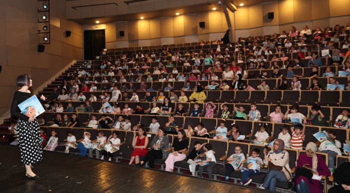 Minikler eleştirel bakış açısı kazanıyor