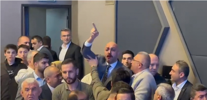 Başkan Oktay Yılmaz’ın mazbata töreninde gerginlik! Meclis üyesi darp edildi