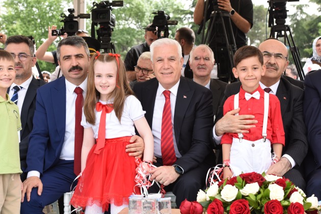 23 Nisan’da çocuklar bayram etti