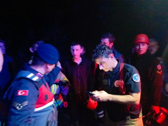 Ormanlık alanda gezintiye çıkan 3 genç mahsur kaldı, ekipler seferber oldu