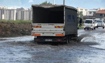 Bursa’da sağanak yağış hayatı felç etti