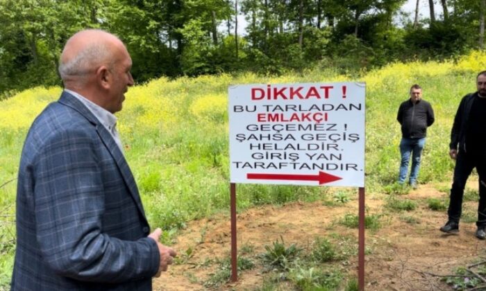 “Tarlasını yola çevirenlere” kızdı, tabelayı dikti