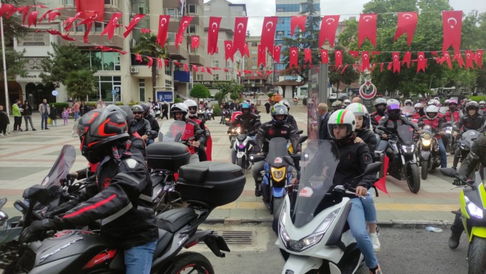 Orhangazi’de motosikletlerle 19 Mayıs konvoyu