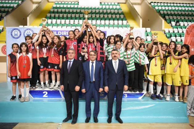 Yıldırım’da Okul Sporları İlçe Şenlikleri sona erdi