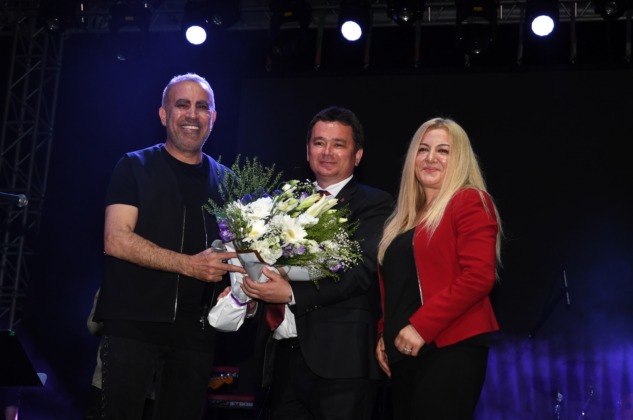 Bursa’da Haluk Levent söyledi, on binler eşlik etti