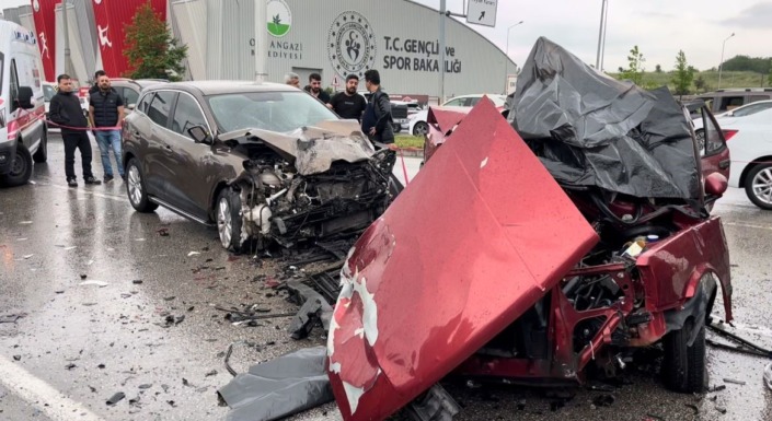 Bursa’da feci kazada can verdiler