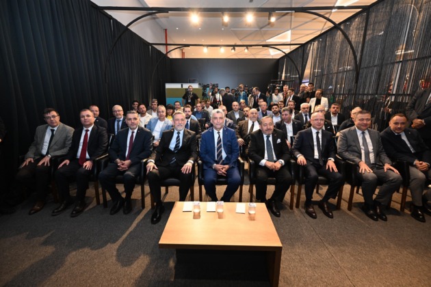 Ticaret Bakanı Ömer Bolat HOMETEX Fuarını ziyaret etti