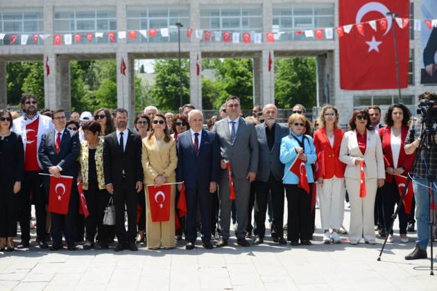 Nilüfer’de 19 Mayıs kutlamaları çelenk töreniyle başladı