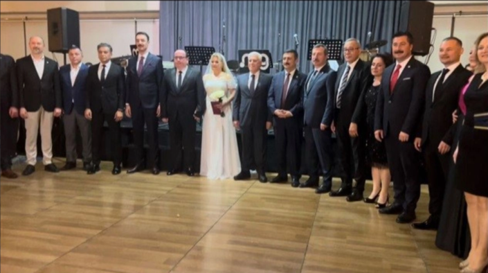 Siyaset ve iş dünyasını buluşturan cemiyet