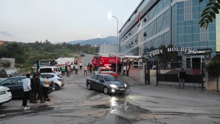 Tekstil fabrikasının bacasında korkutan yangın