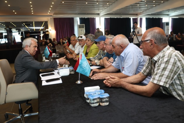 Başkan Şadi Özdemir bir günde bin 400 kişiyi ağırladı