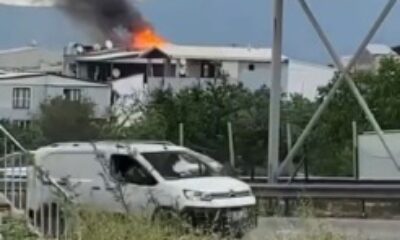 Bursa’da evin çatısı alevlere teslim oldu