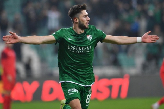 Bursaspor’dan alacağı 100 bin TL’yi bağışladı