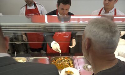 Bursa’nın ilk halk lokantasında ilk servisi Başkan Aydın yaptı