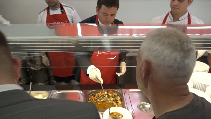 Bursa’nın ilk halk lokantasında ilk servisi Başkan Aydın yaptı
