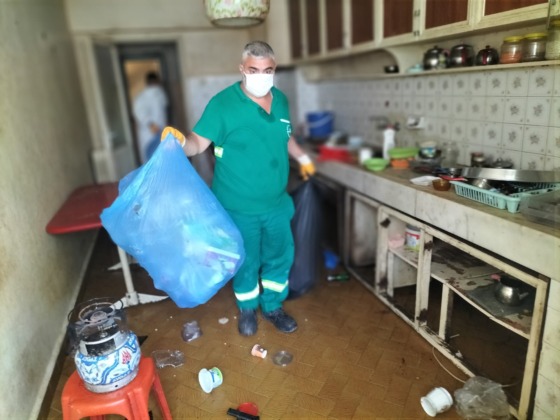 Abla-kardeşin evinden 3 kamyon çöp çıktı