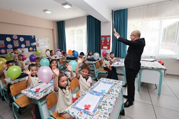 Bursa’da 700 bin öğrenci karne heyecanı yaşadı