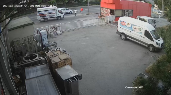 Azılı dolandırıcıyı saklamaya güneş kremi bile yetmedi