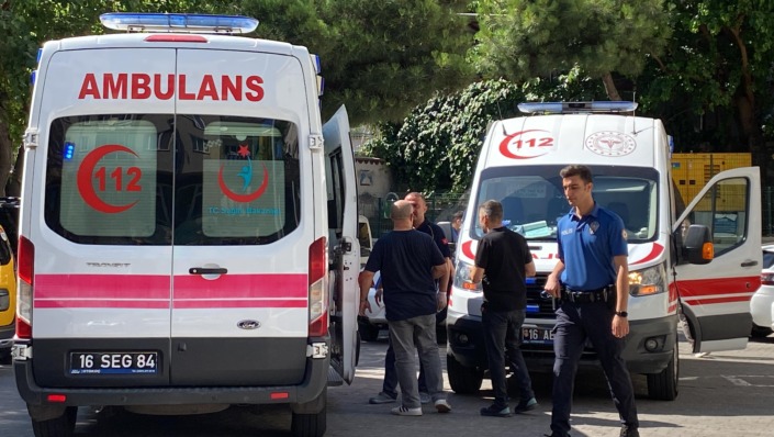 Ticari takside gördüğü eşine kurşun yağdırdı, eşi ve taksici yaralandı